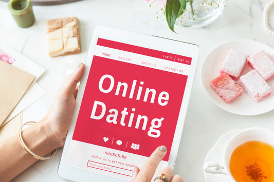 Modern Love: Embracing Digital Dating as a Contemporary Woman